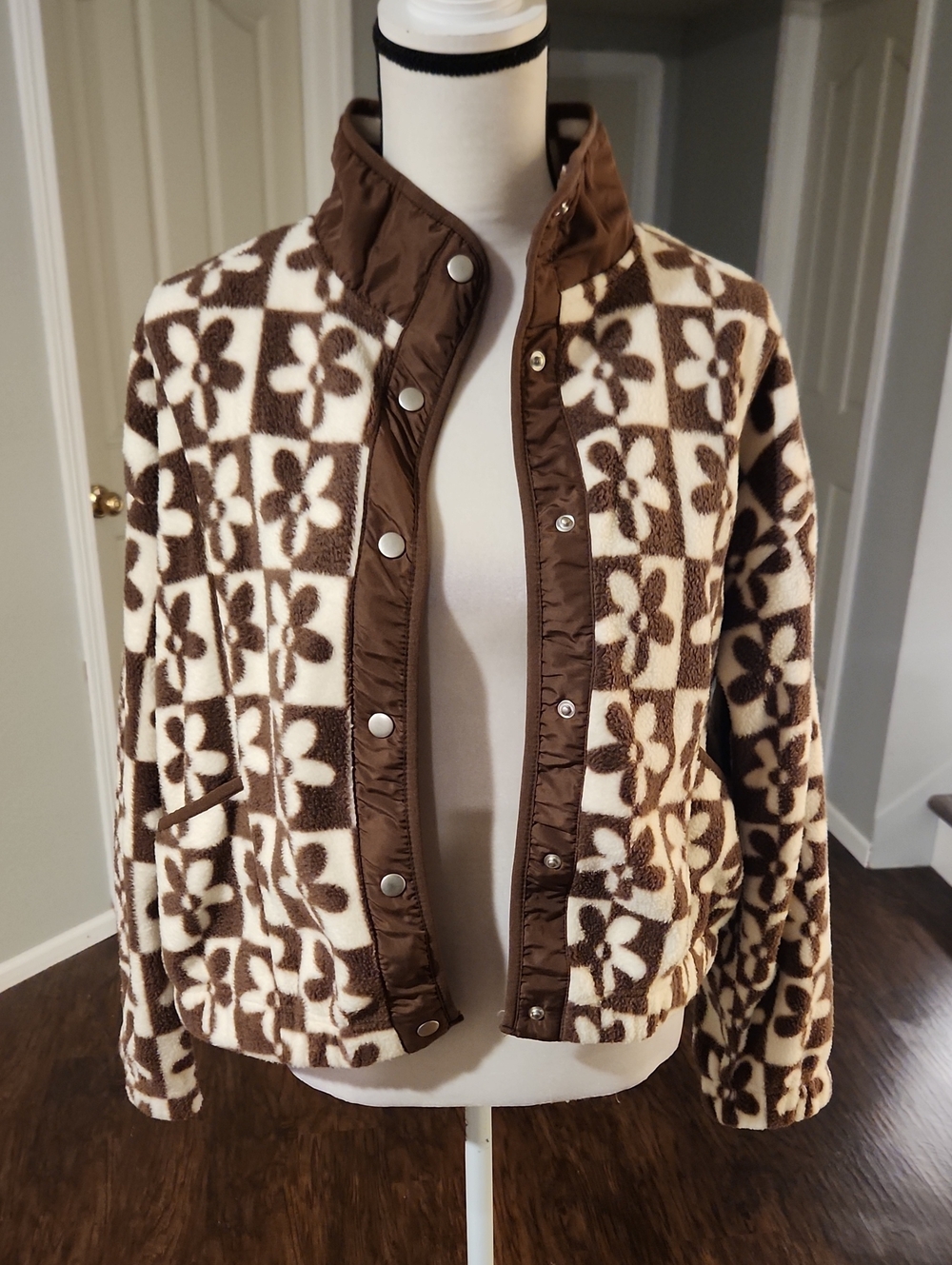 NWOT Thread & Supply Snap Button Up Fleece Retro Floral Brown And White Jacket